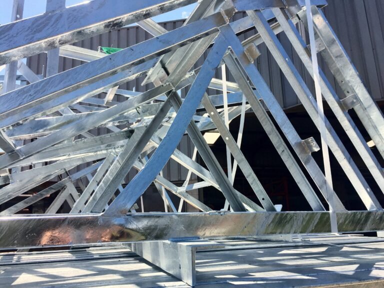Structures métalliques galvanisées prêtes à expédier