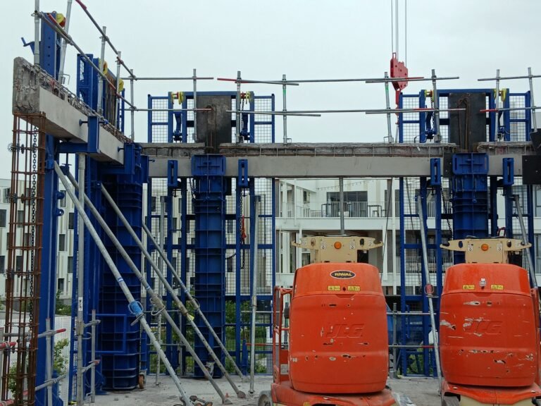 Coffrages métalliques sur chantier · France