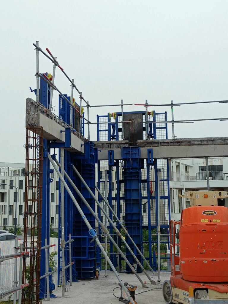Coffrages métalliques sur chantier · France