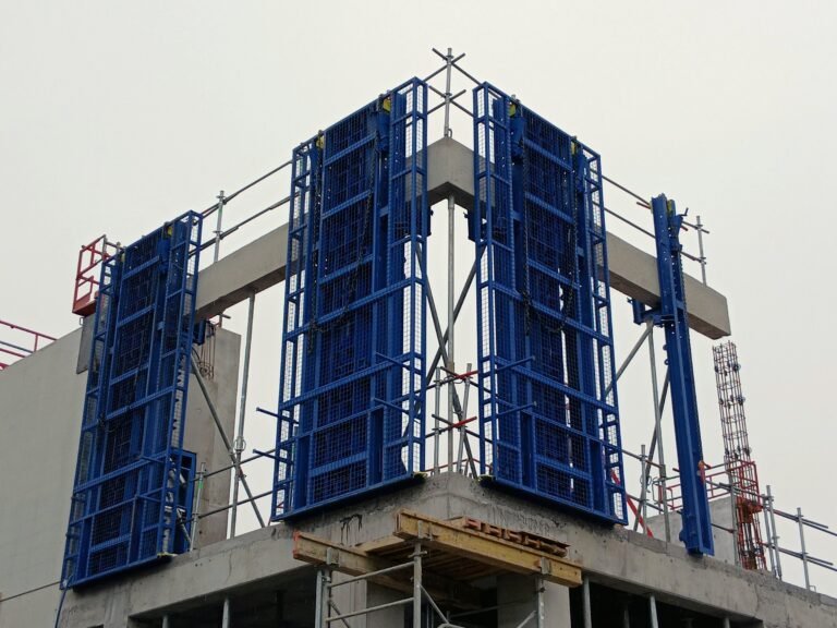 Coffrages métalliques sur chantier · France