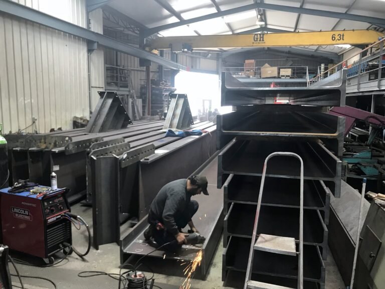 Fabrication de poutres métalliques en atelier